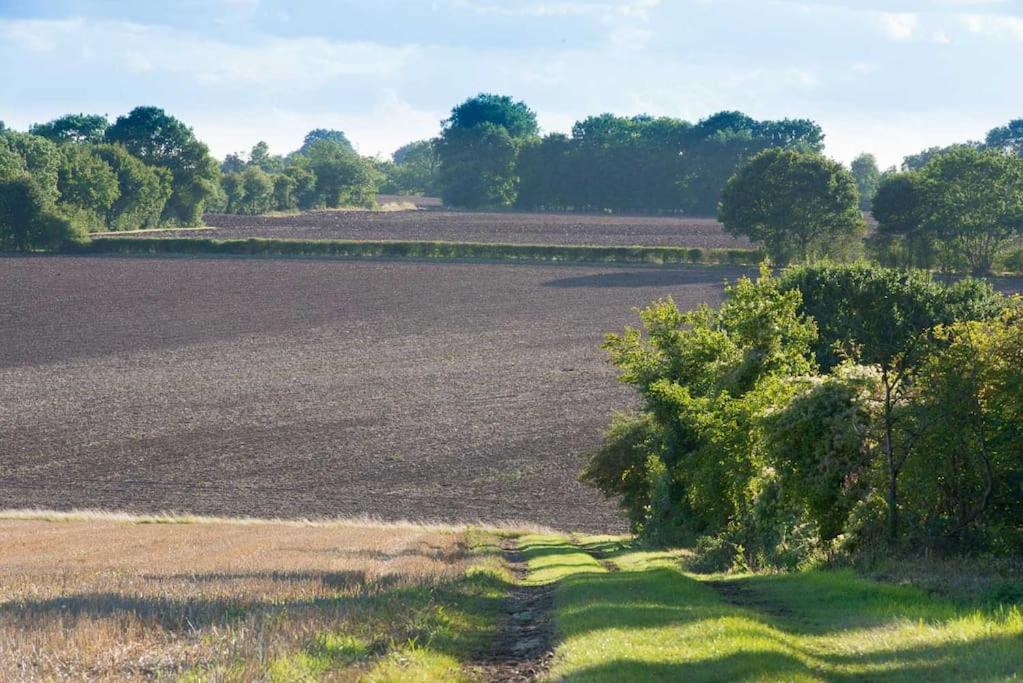 The Stables, Relax In 5 Star Style And Comfort With Lovely Walks All Around Great Maplestead Экстерьер фото