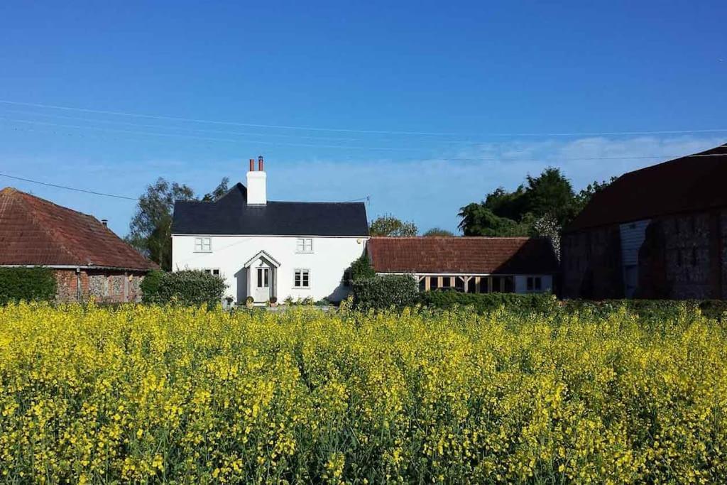 The Stables, Relax In 5 Star Style And Comfort With Lovely Walks All Around Great Maplestead Экстерьер фото